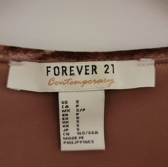 EUC Forever 21 Velvet wrap dress mauve size small - Picture 6 of 8